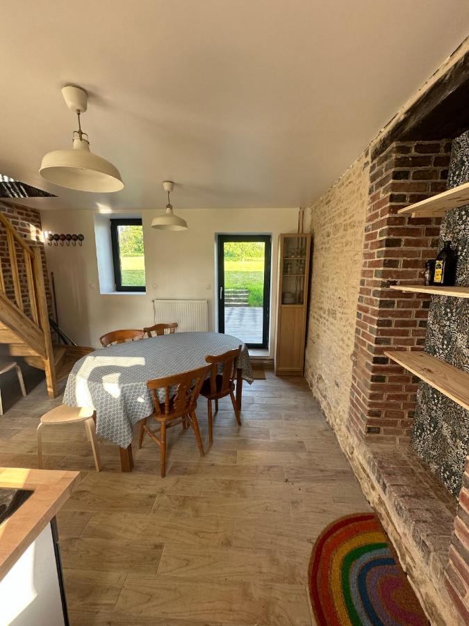 Gite Confortable Au Milieu Des Pres - La Ferme De Montigny Neauphe-Sur-Dive Esterno foto